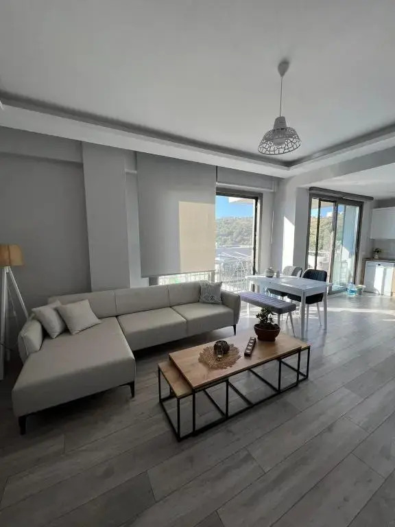 Scenic Flat With Shared Pool in Milas