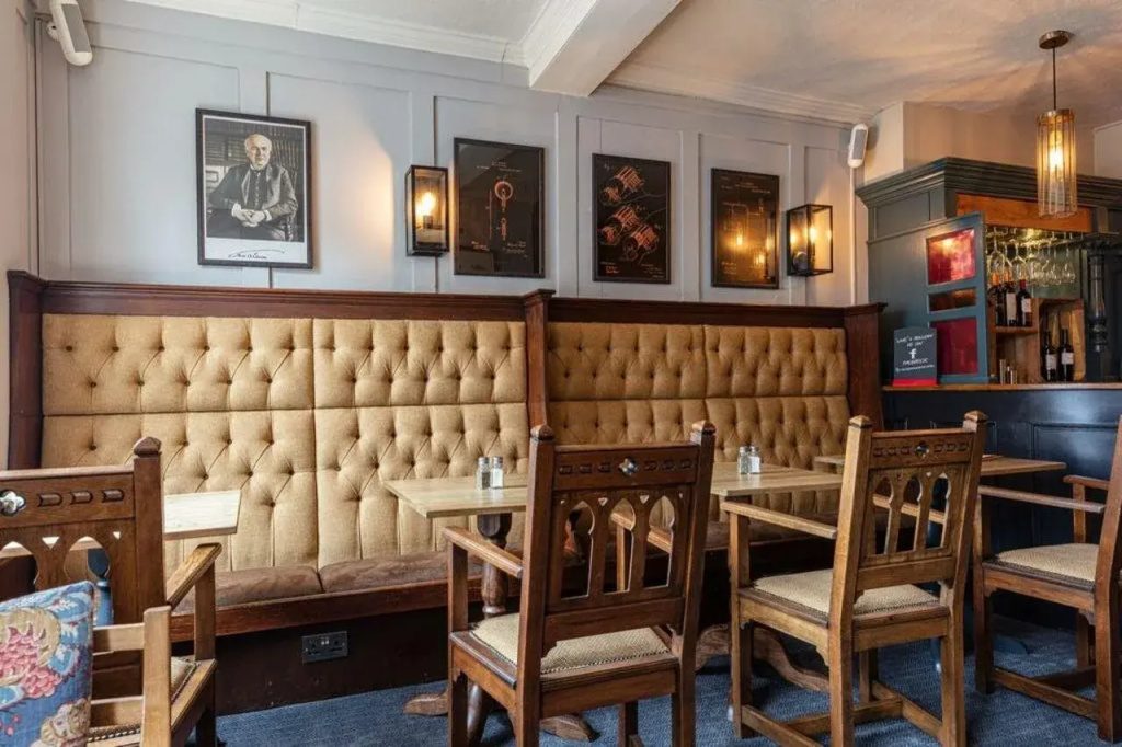 The Kings Arms and Royal Hotel, Godalming, Surrey - The Coaching Inn Group