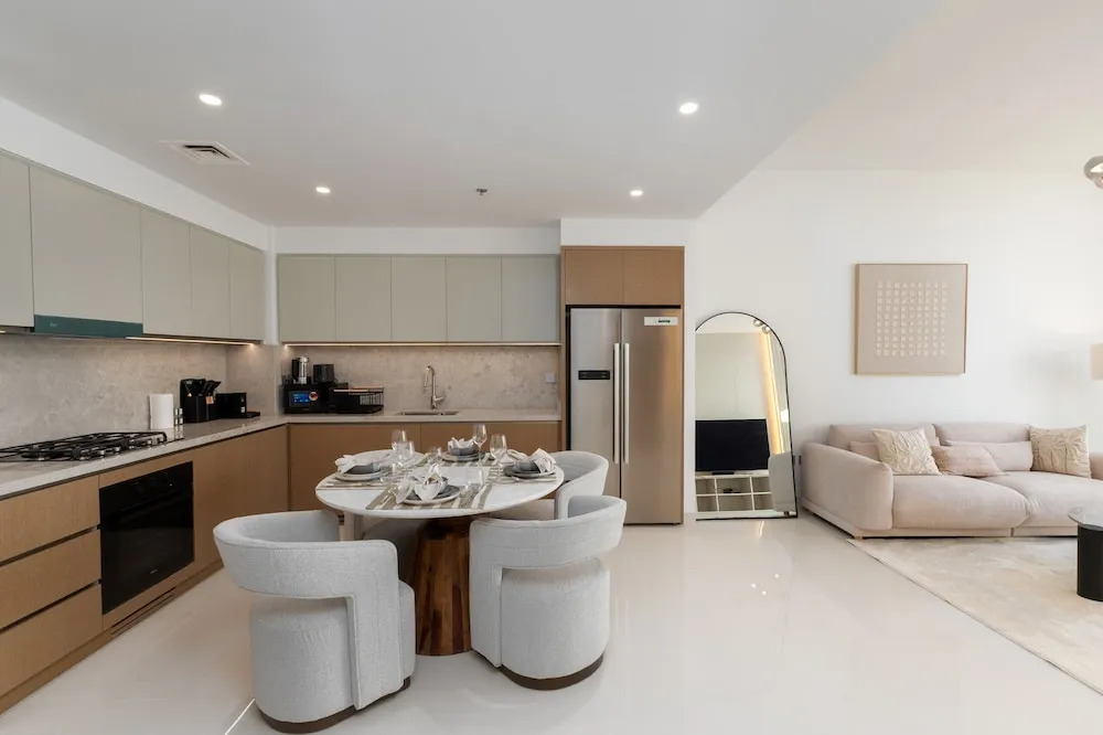 Chic 2BR w Sea Views Near Marina JBR