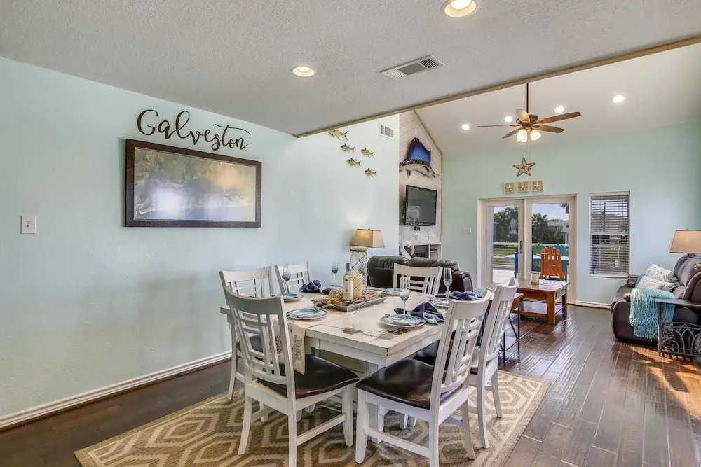 Jamaica Cove 4 Bedrooms 2.5 Bathrooms Home