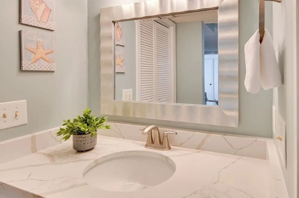 Walk to Ocean: Myrtle Beach Retreat w/ Sunroom