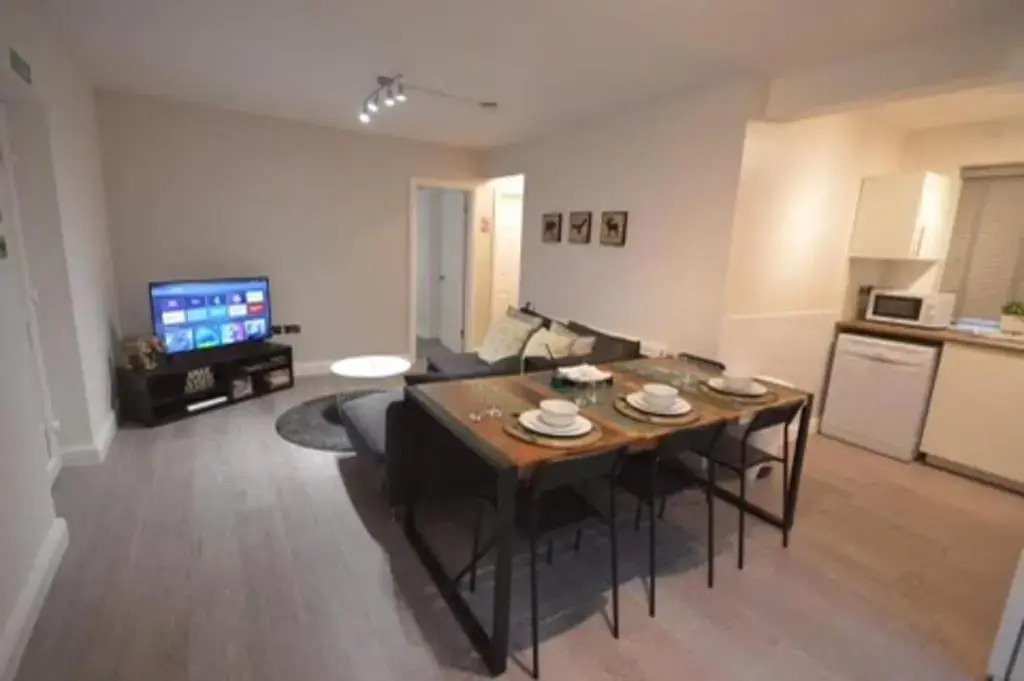 Stunning 3-bed Ground Floor Apartment in Coventry