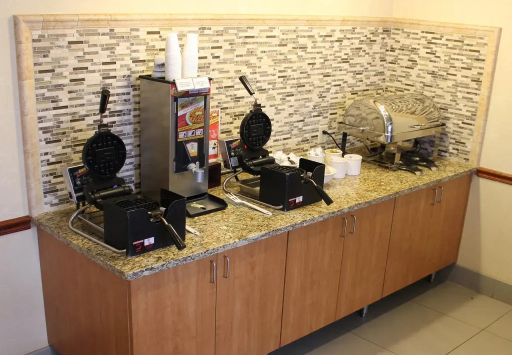Country Inn & Suites by Radisson, Eagan, MN