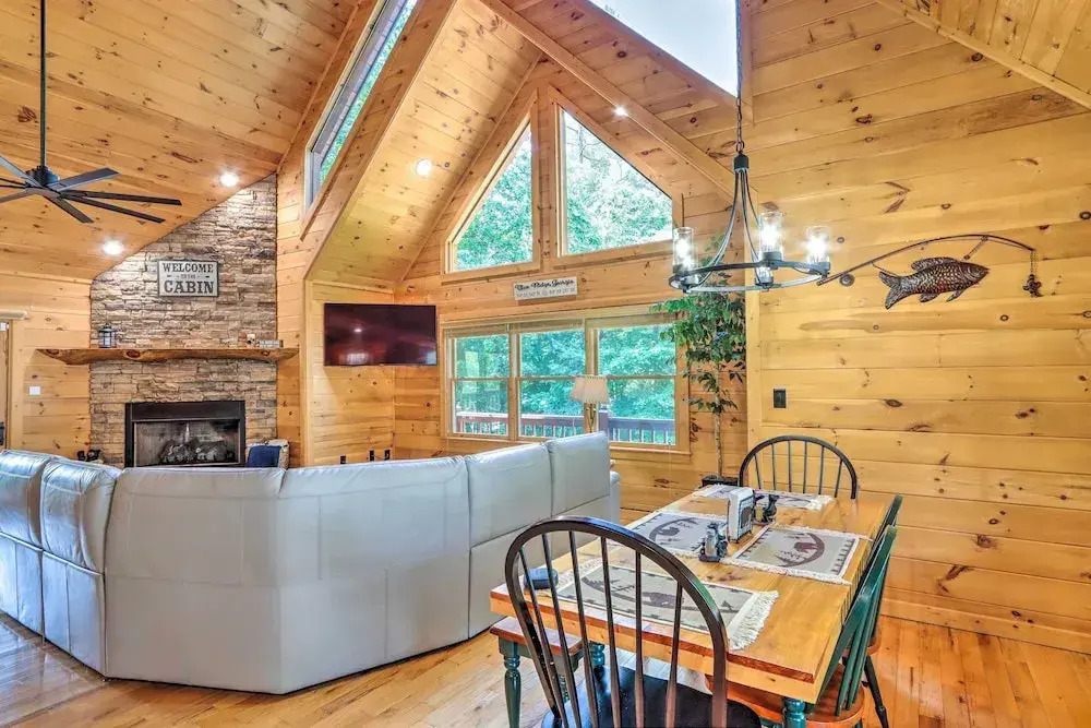 Serene Blue Ridge Cabin ~ 3 Mi to Downtown!