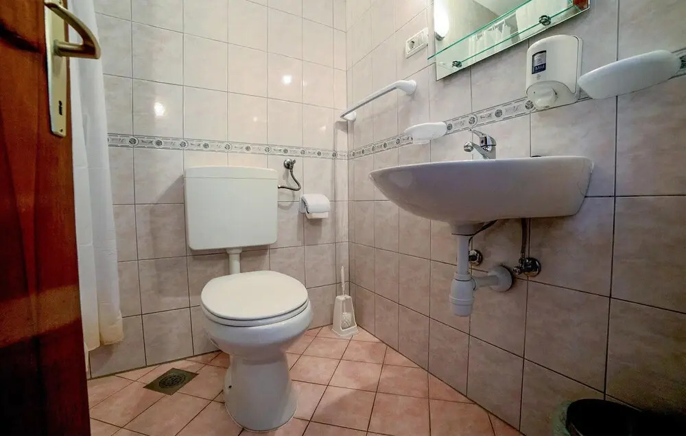 Stunning Apartment in Podstrana With 2 Bedrooms and Wifi