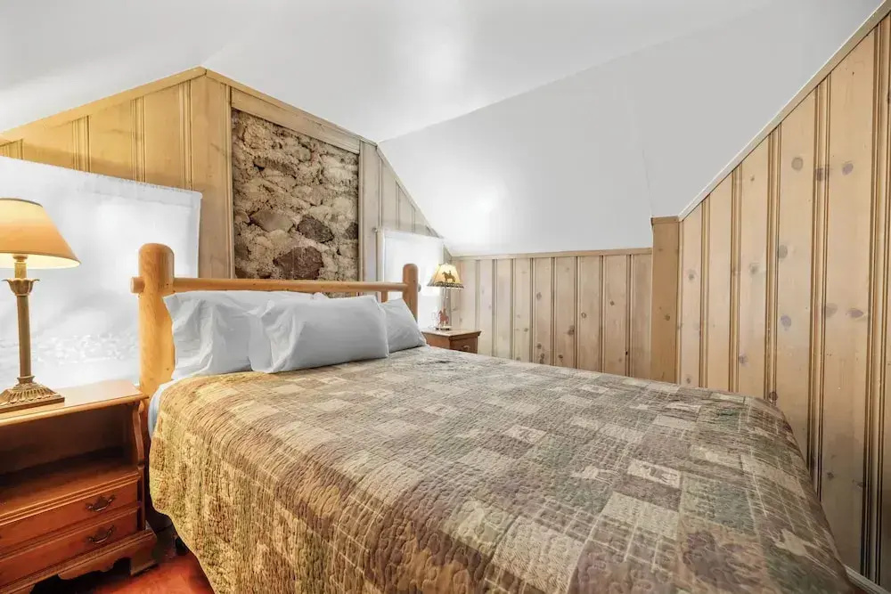 Lake Cottage - Vintage Big Bear Cabin close to The Village and Lake