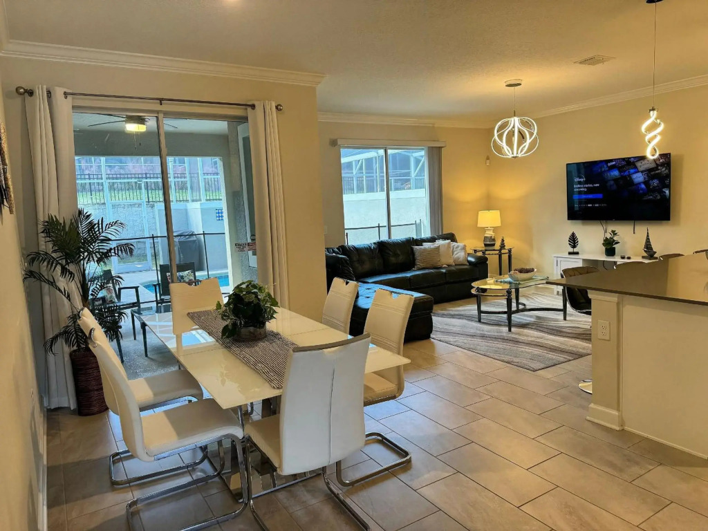 Fascinating 4bedroom townhome, close to Disney