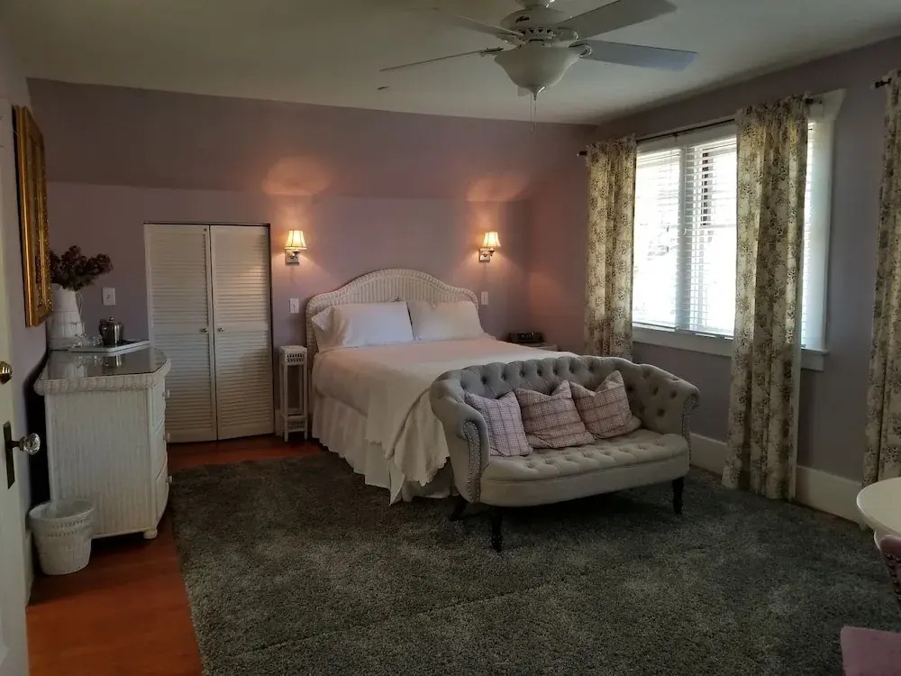 Hidden Oak Inn