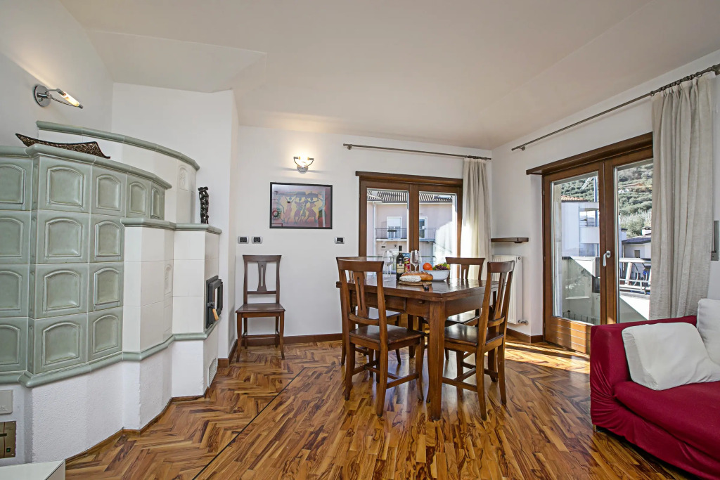 Paulie Apartment