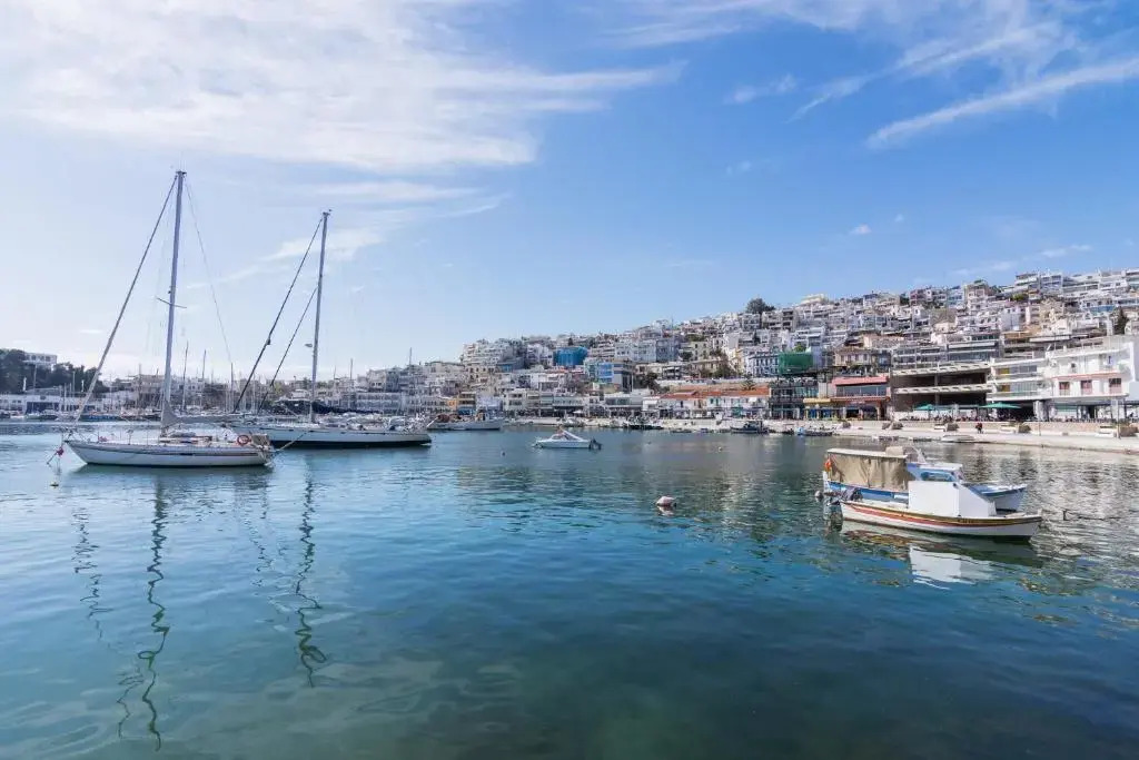 Delightful 2 bedroom flat next to Mikrolimano