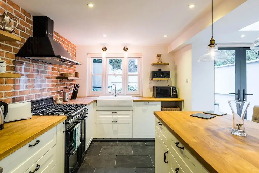 Stunning Spacious 4BD House With Garden - Sleeps 8