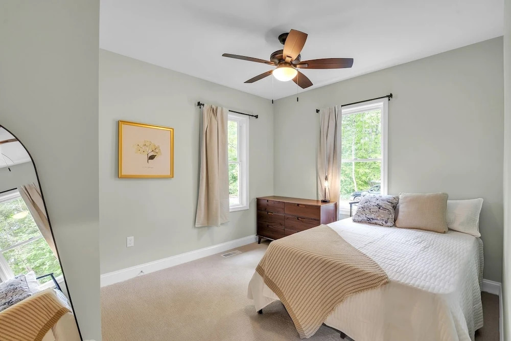 Woodhaven: Your Serene Countryside Escape 5 Bedroom Farmhouse by RedAwning