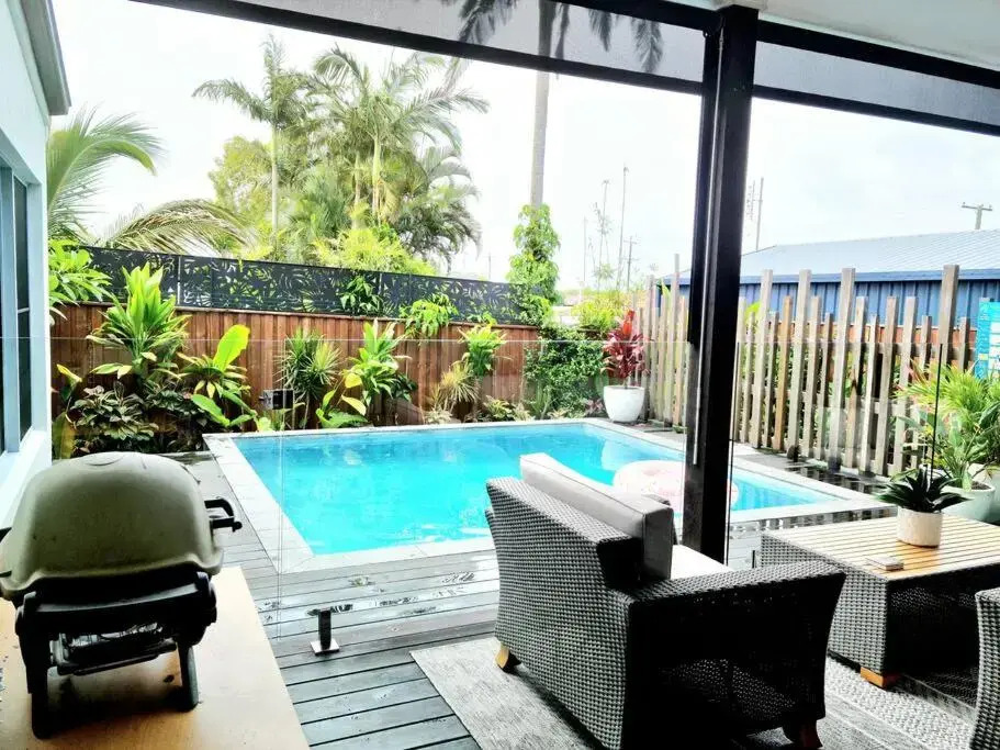 Beachside Tropical Oasis with Pool 4 Bed / 3 Bath