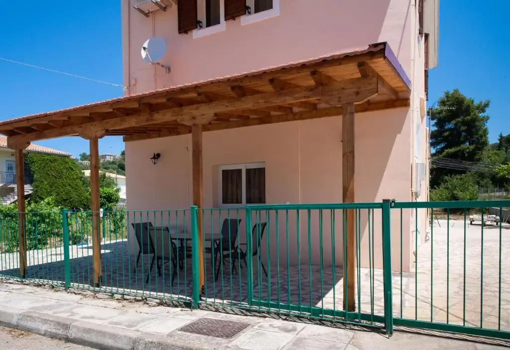 Modern Apartment 15 mins from the town of Lefkas