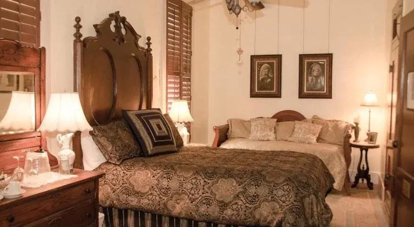 Nutt House Hotel