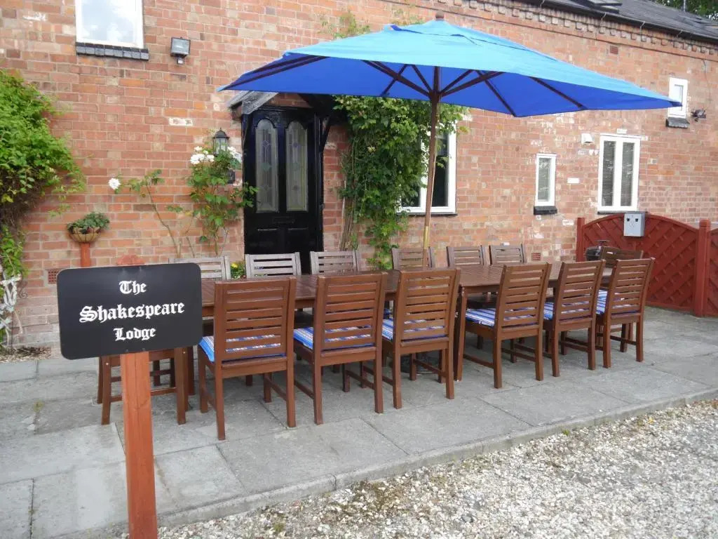 The Shakespeare Lodge - Sleeps up to 12 - 2 HOT TUBS