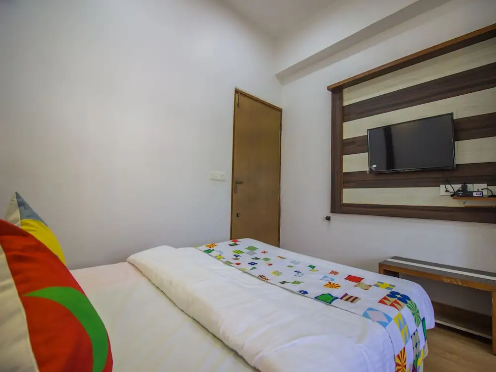 OYO 15125 Home Modern Studio Near Mall De Goa