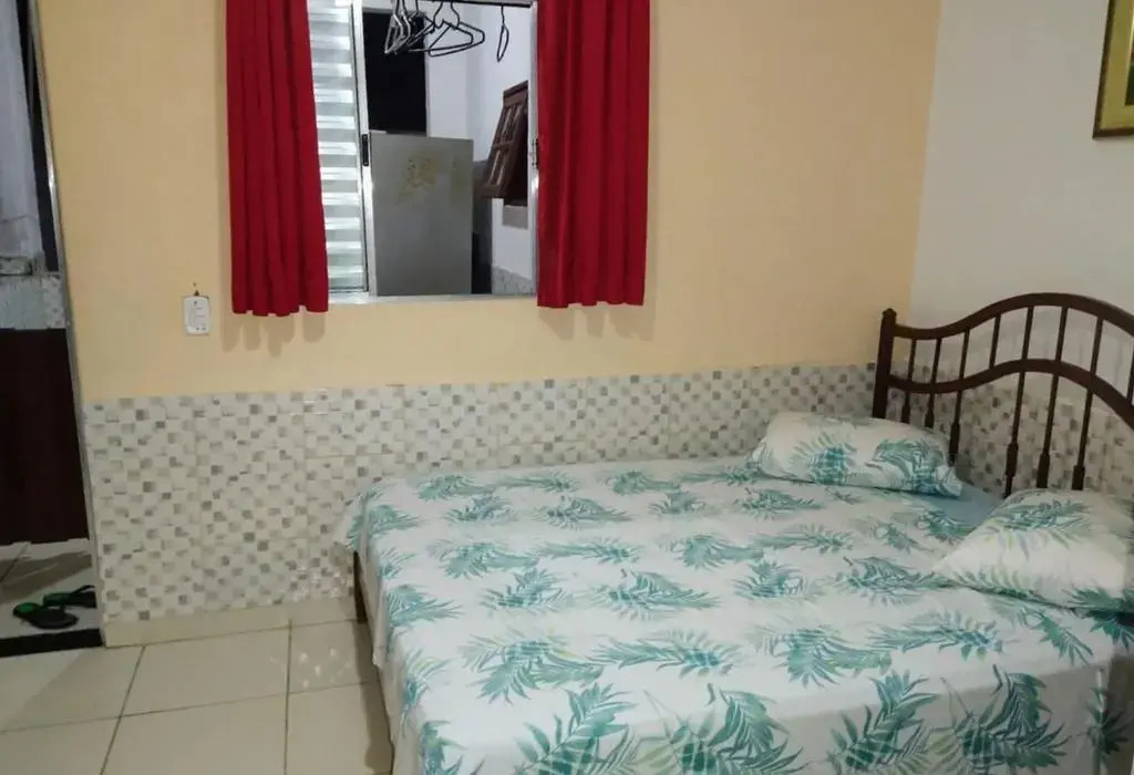 Suíte 10 com wifi a 4 min da praia em Caraguatatuba