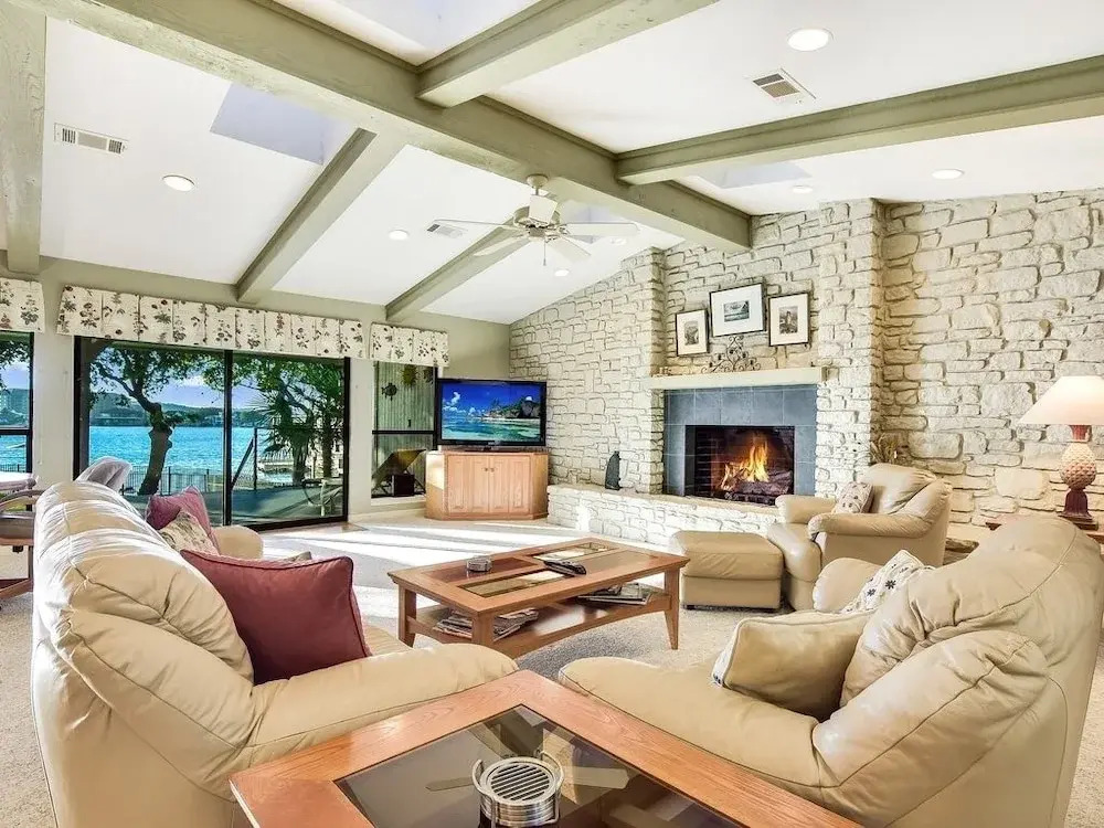 Waterfront In Semi-private Cove - Great Views 4 Bedroom Home