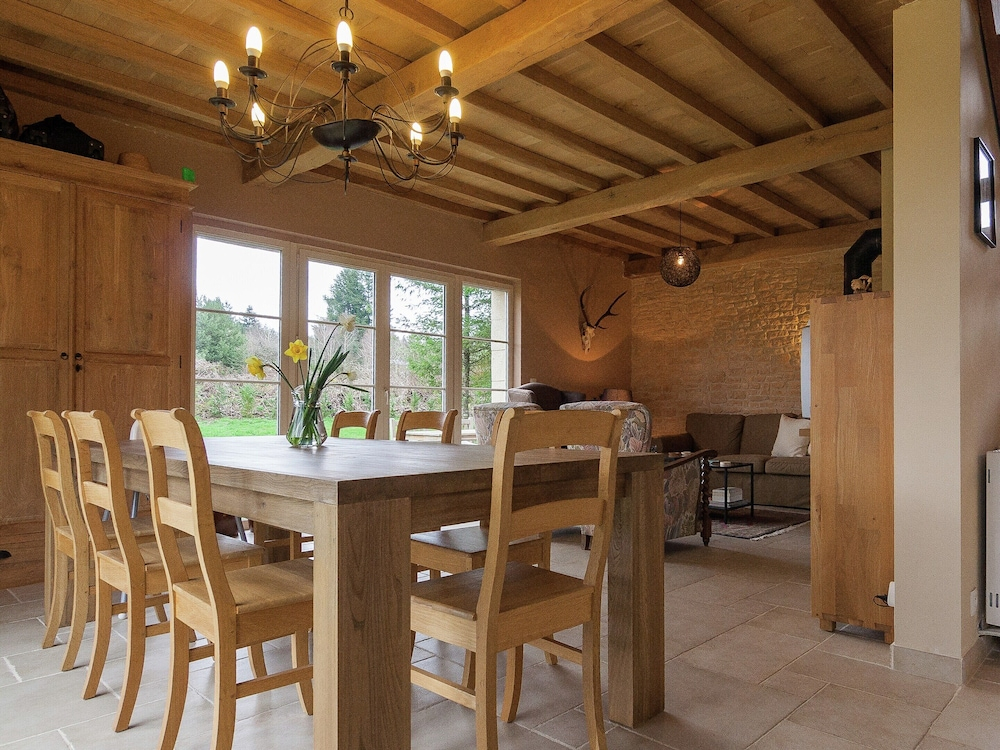 Beautifully Located Country House With Heated Pool
