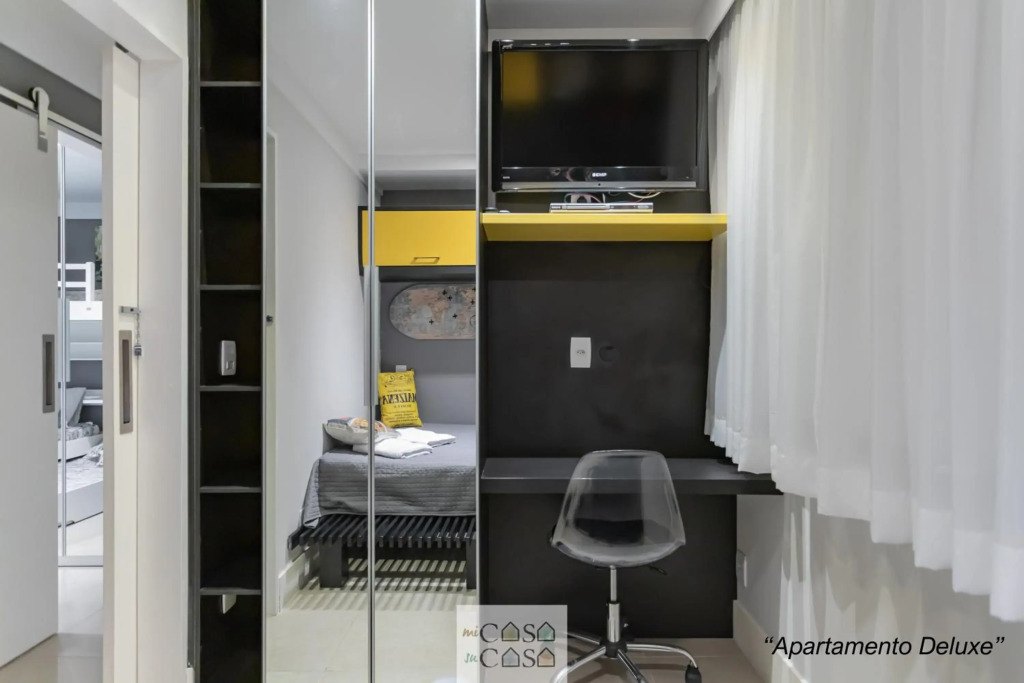 TOP 3 QUARTOS com Home Office Wi-Fi 120 mbps - ESTACIONAMENTO em Condominio com PORTARIA 24h, PARQUINHO INFANTIL, Piscina e Sauna - Apartamento com Ar Condicionado, SmarTV e Cozinha Completa