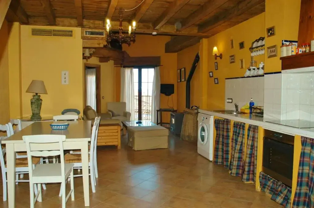 CASA REBOLLARES IIBIS