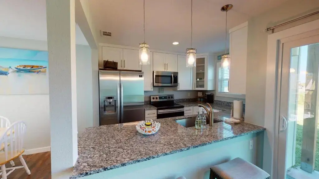 AH-D115 Newly Remodeled First Floor Condo, Shared Community Pool & Hot Tub