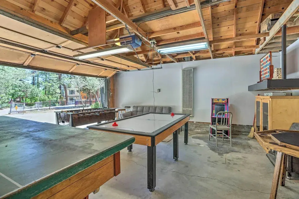 2 Mi to Big Bear Lake: Cabin w/ Game Room