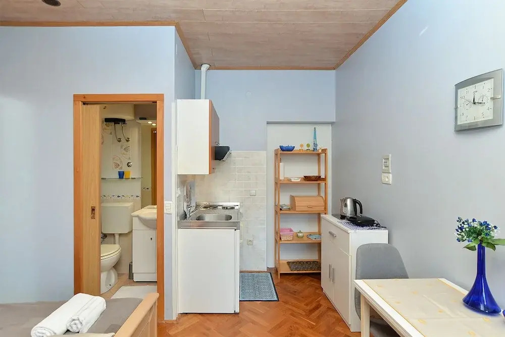 Apartment 1128