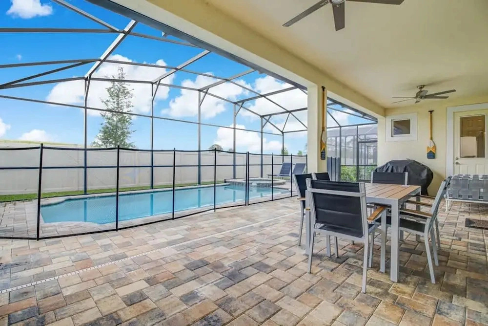 Upscale 9BR Stay With Pool and Themed Rooms