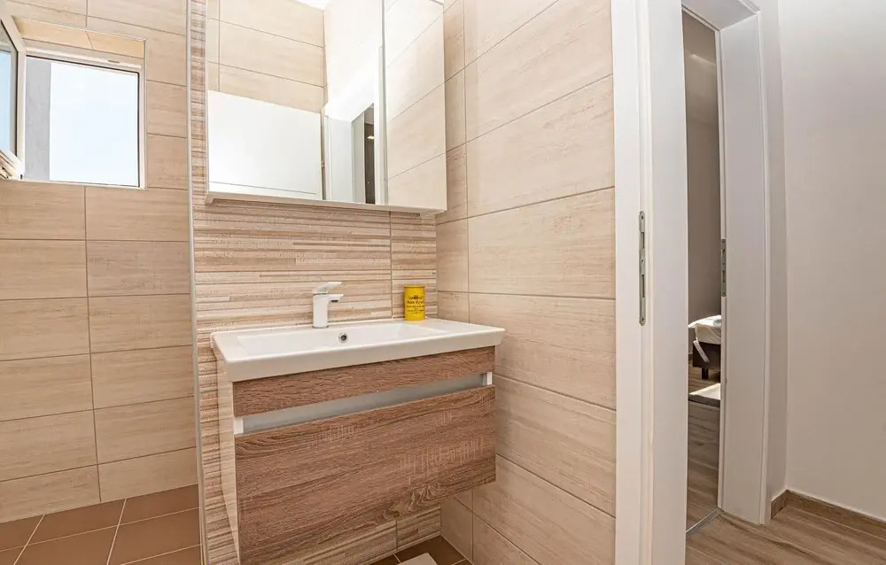 Nice Apartment in Brodarica With Wifi and 2 Bedrooms