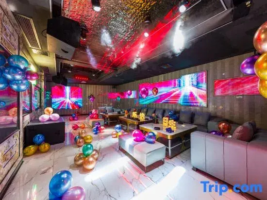 Xiangjiang Hotel Shishi