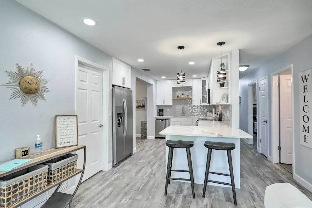 Breezy Largo Getaway - 5 Minutes to Beach!