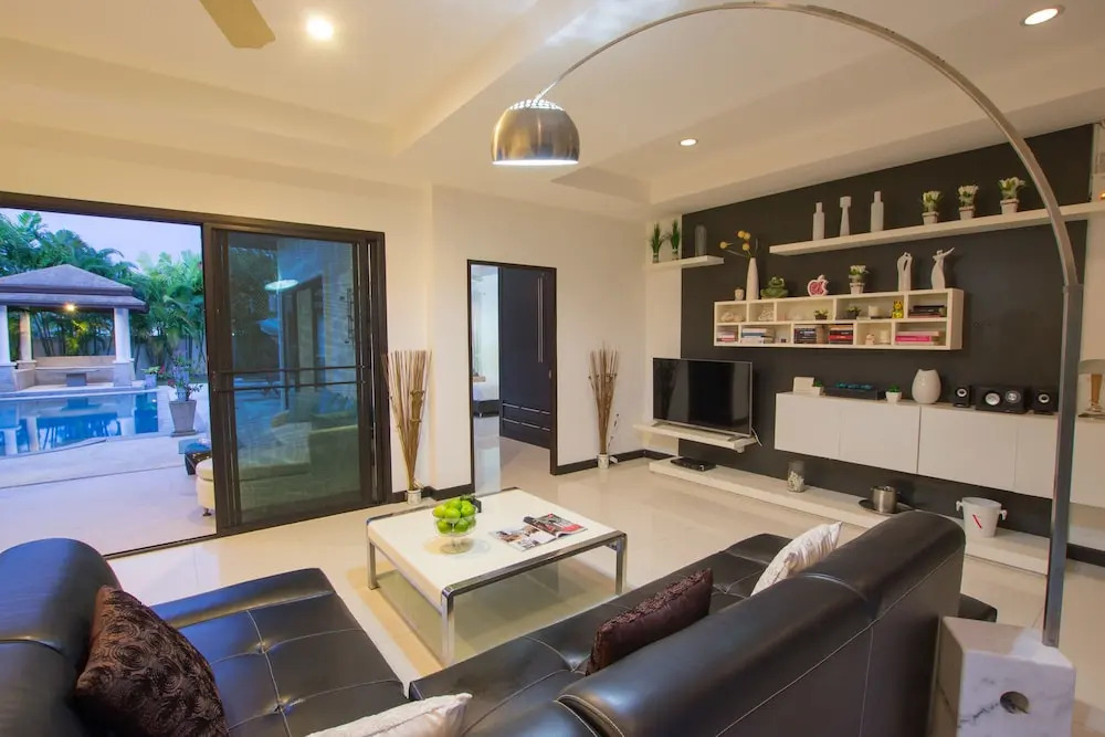 Boutique 3BR Pool Villa White Cove Rawai