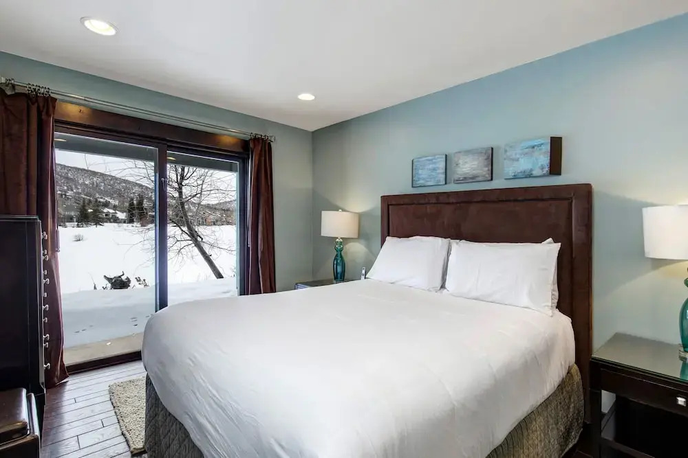 Lakeside 1629 3 Bedroom Townhouse by RedAwning