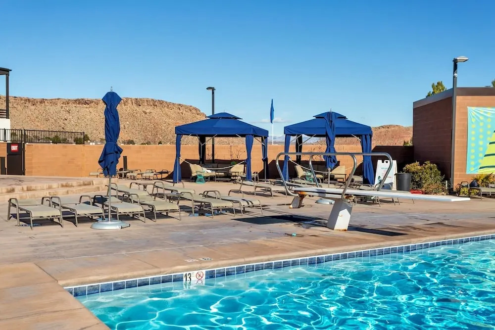 Villa #31 At Bloomington Country Club 3 Bedroom Condo by Redawning