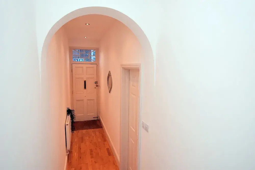 Perfect for Uni and City Stays - Modern 2-Bed with Parking