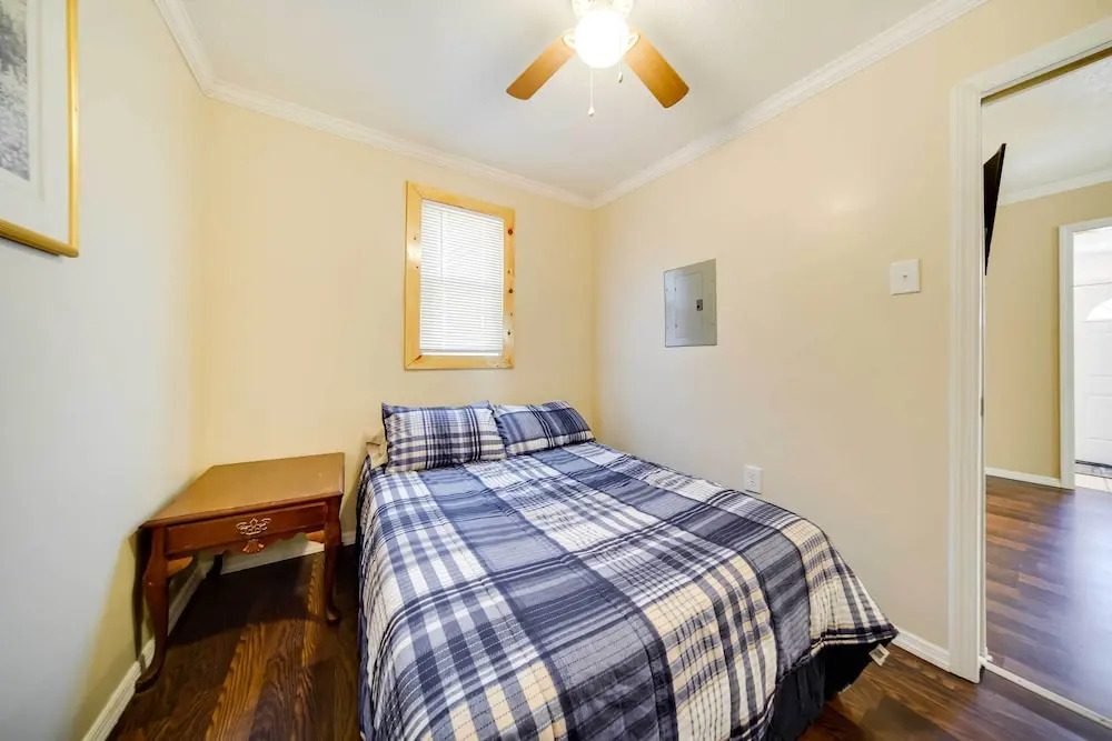 Geneva Cottage w/ Patio - Walk to Park, Lake Erie!