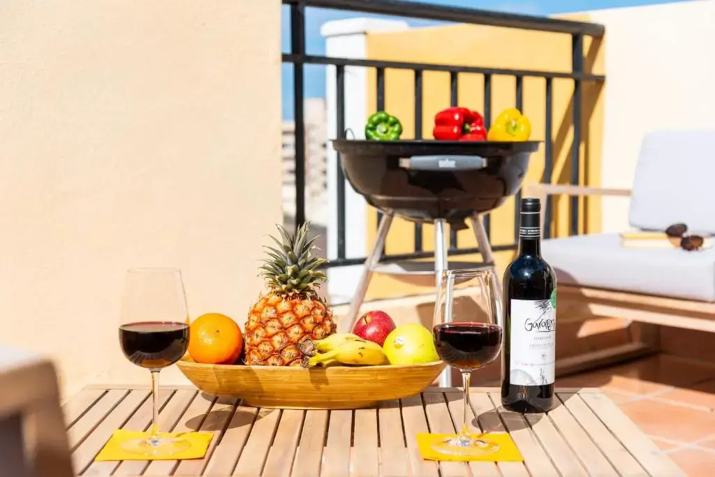 1314 FABULOUS 2 BEDROOM Accommodation ROOF TERRACE