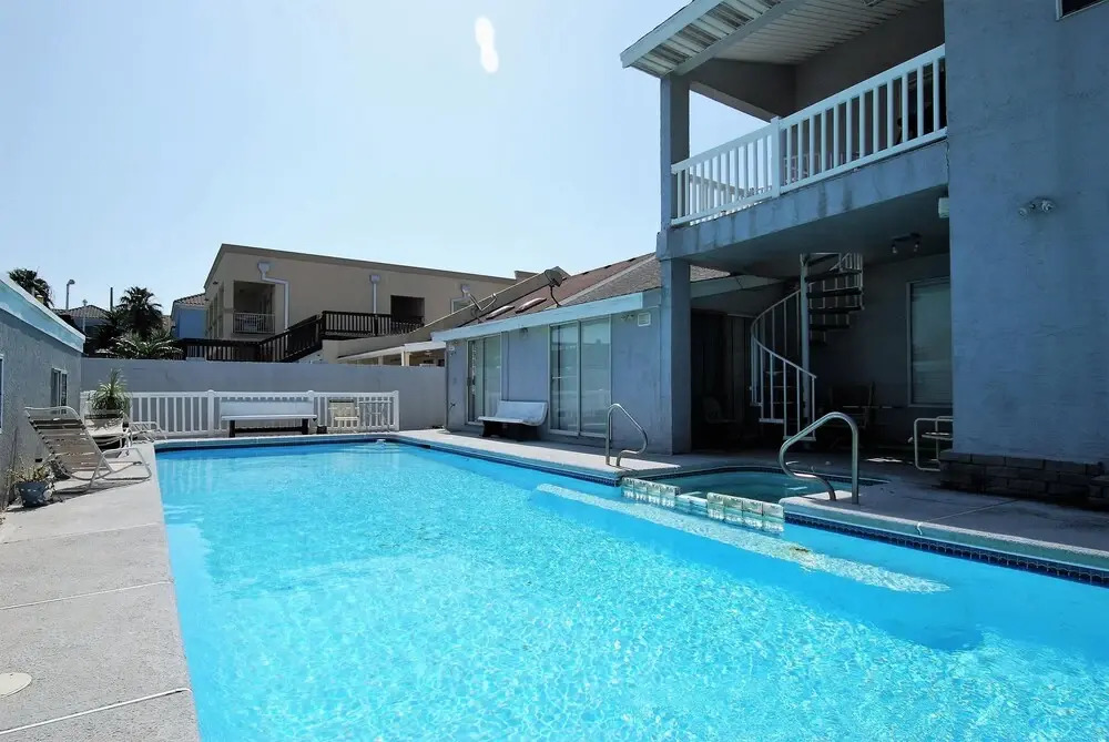 108 W. Morningside 2 Bedroom Condo by RedAwning