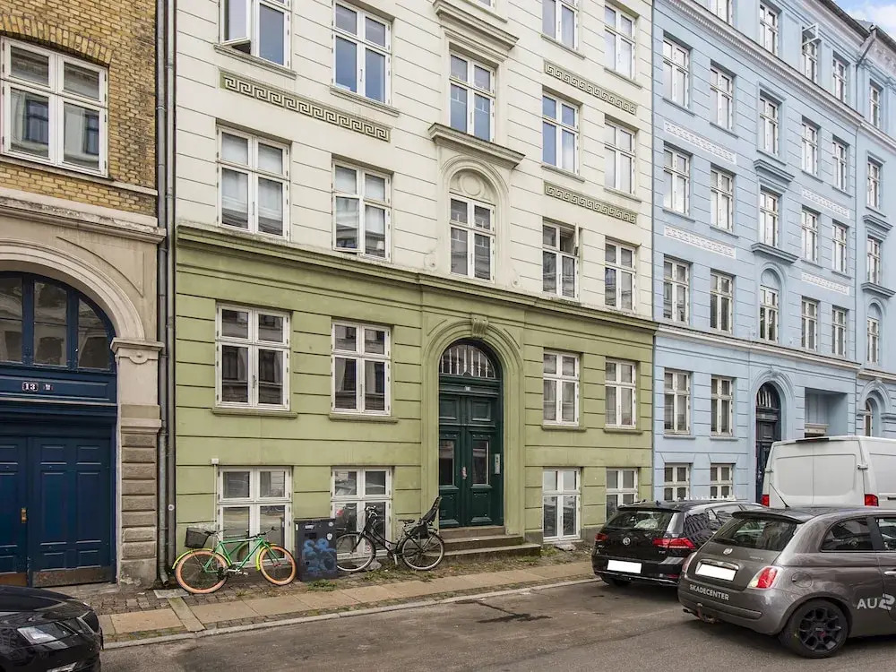 Lake - Pleasant 2-bdr Apt in City Center