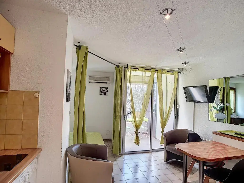 Appartement Lamalou-les-Bains, 1 pièce, 2 personnes - FR-1-451-102