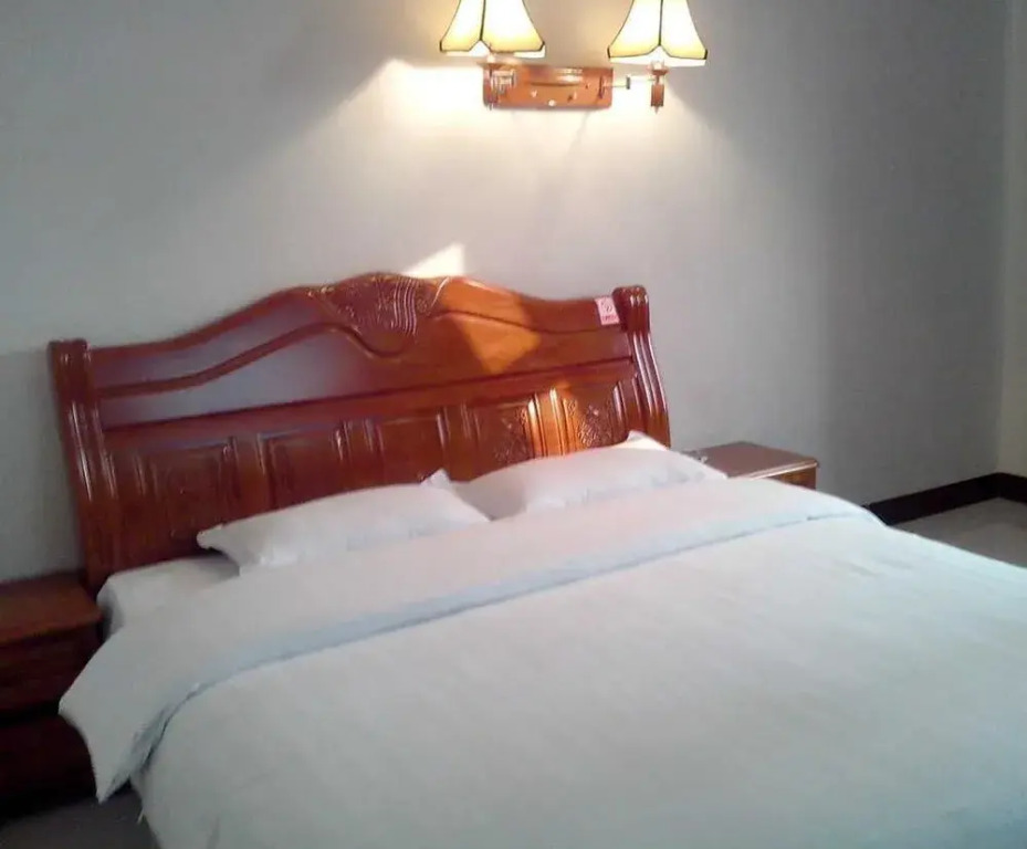 Longmen Hengtong Motel