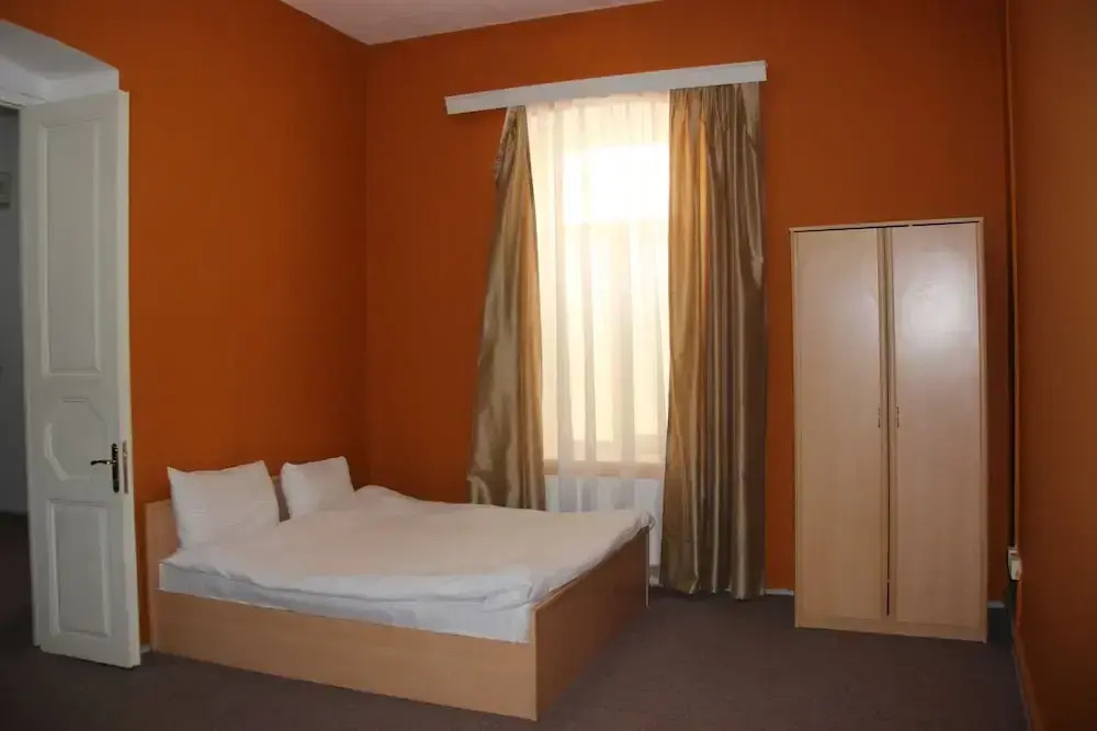 Tarqovi Hotel