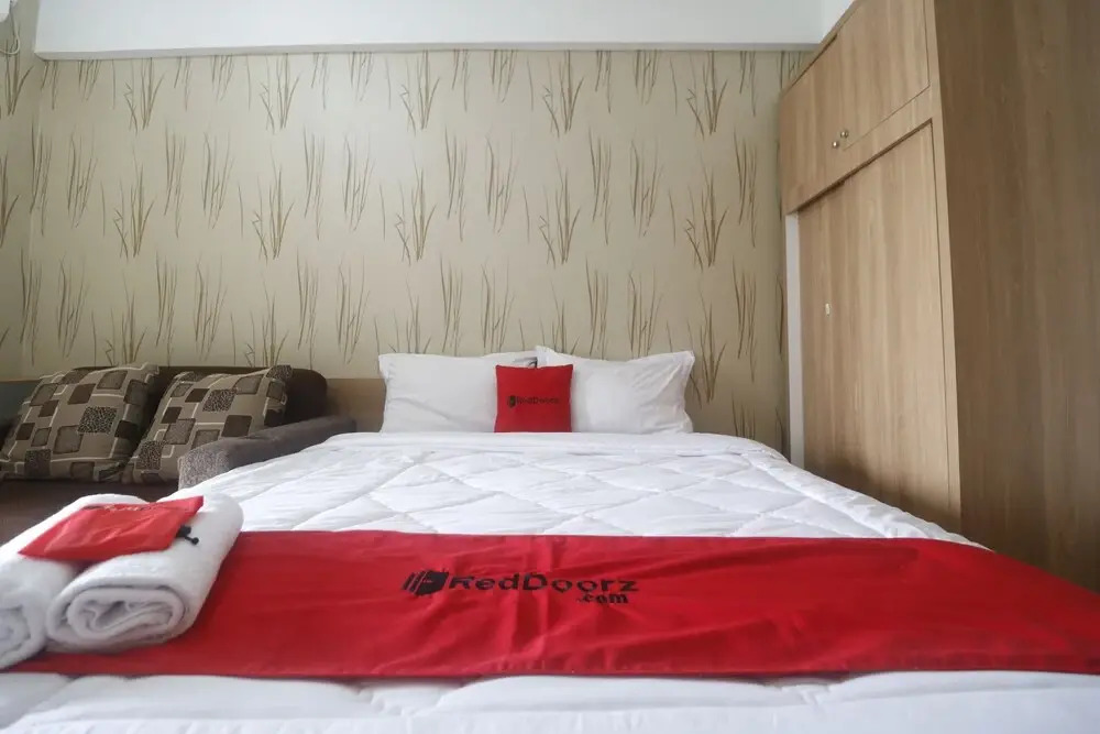 RedDoorz Apartment @ Green Lake View Ciputat