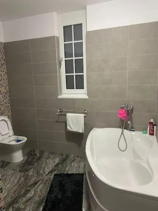 Lovely 1 bedroom apartment with parking