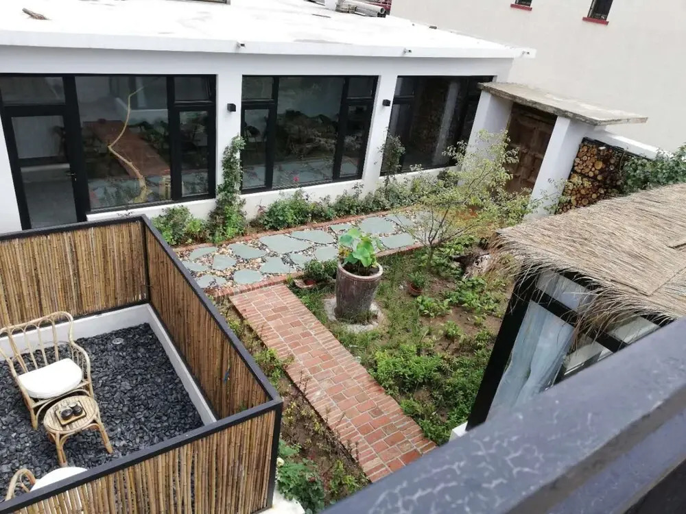 Jian Kou Great Wall. Simple Garden House