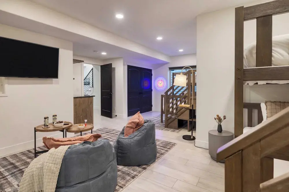 Abigail Drive Year-round Retreat w/ Hot Tub Near Trails + Historic Main St