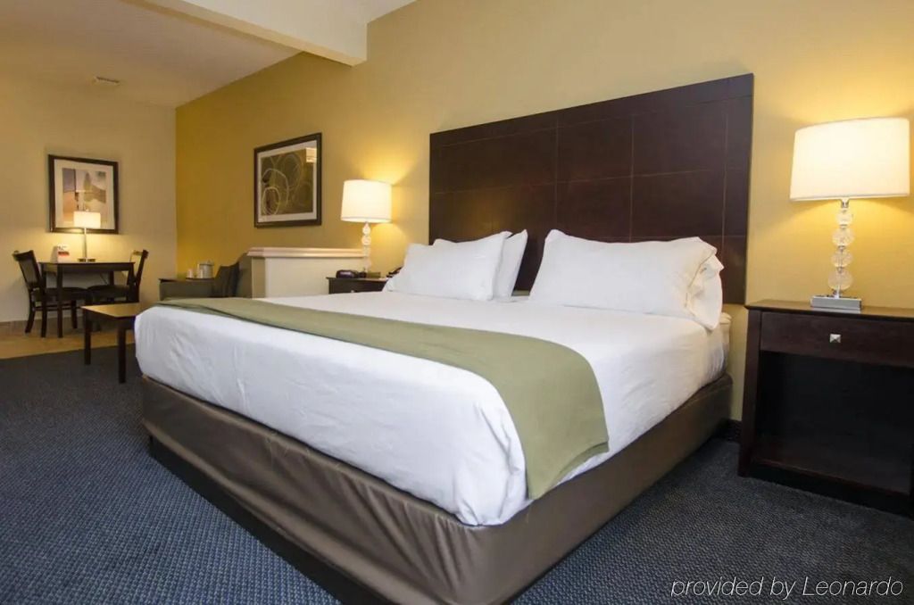 Holiday Inn Express Hotel & Suites-Saint Joseph by IHG