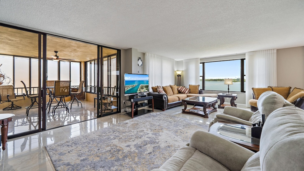 Siesta Pearl 2 Bedroom Condo